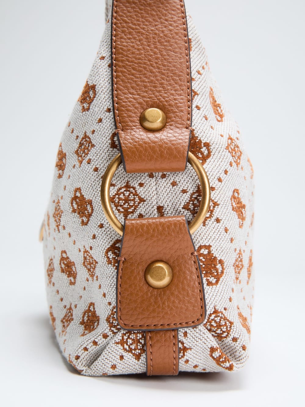 Camden Quattro G Shoulder Bag - Image 5