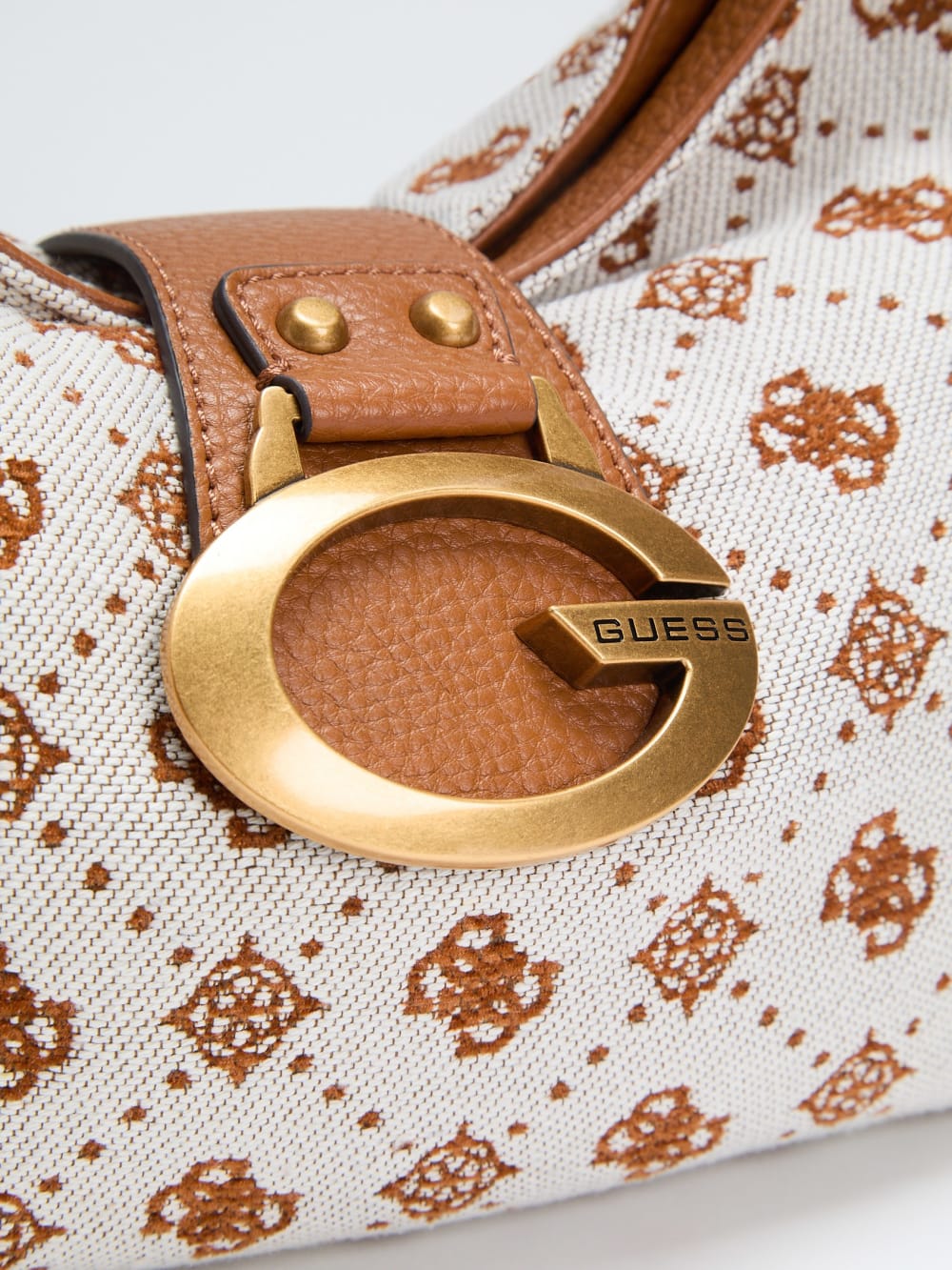 Camden Quattro G Shoulder Bag - Image 7
