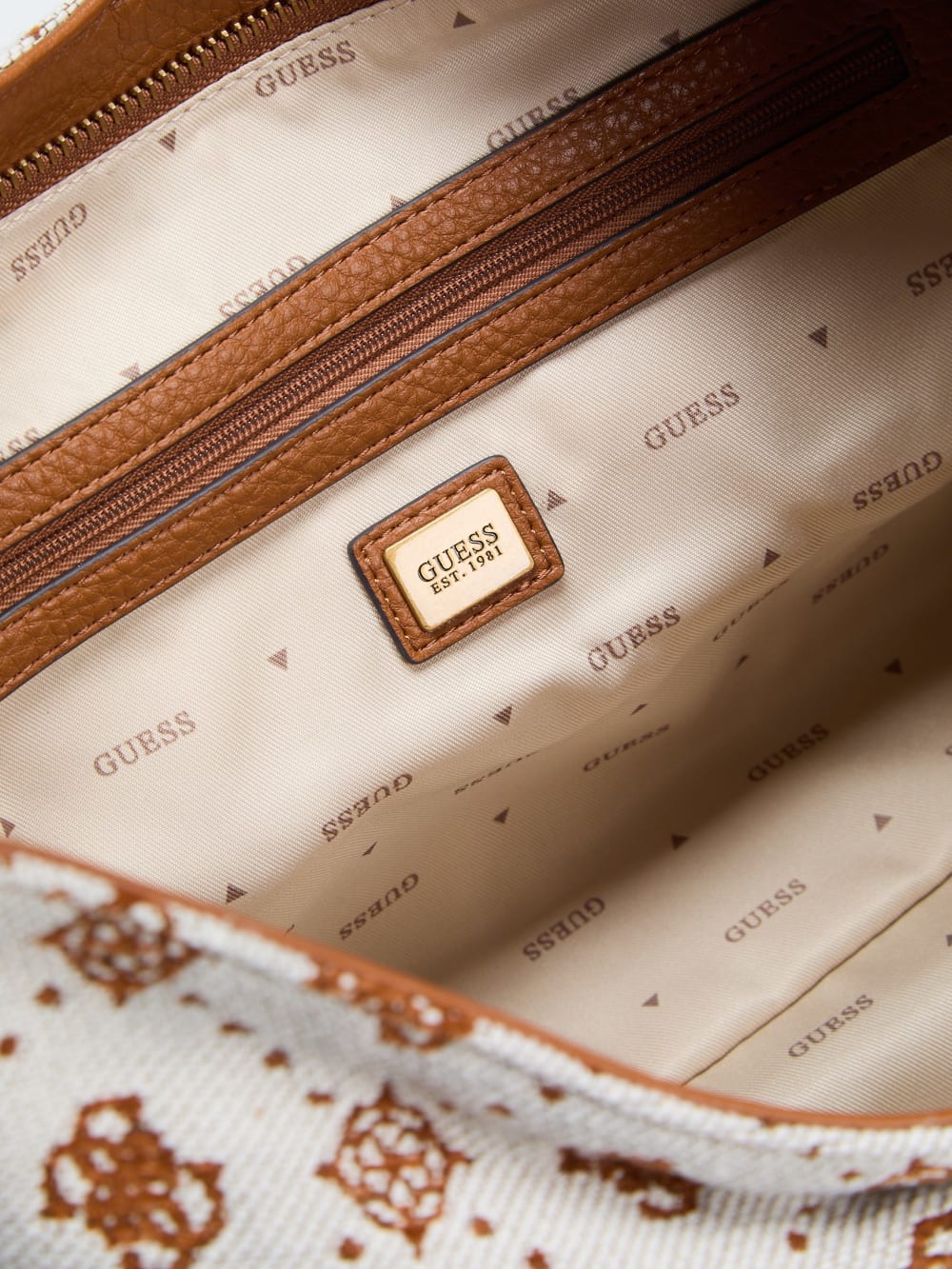 Camden Quattro G Shoulder Bag - Image 8
