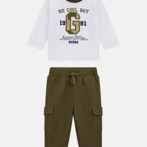T-shirt and pants set